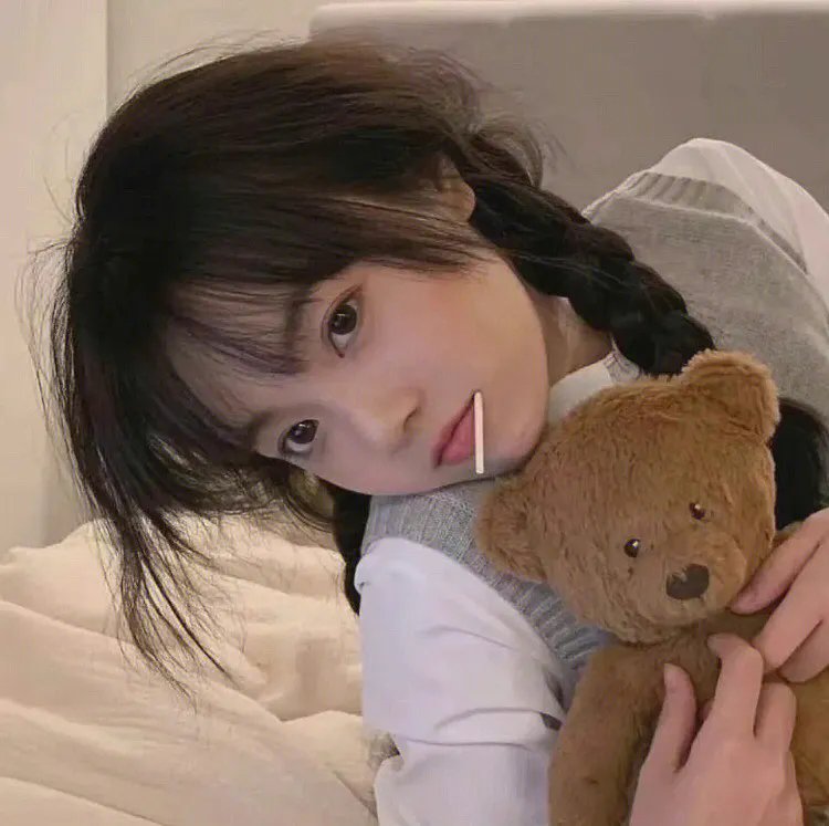 穿黑衣的女孩